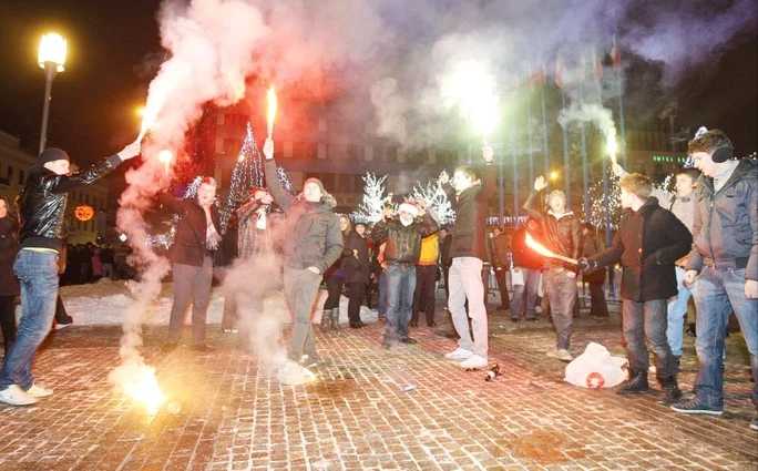 Amenzi sau inchisoare pentru folosirea petardelor de Revelion