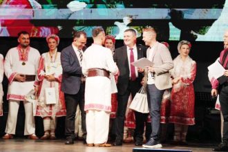 Aniversare emotionanta la Mioveni Plai de Dor 20 ani