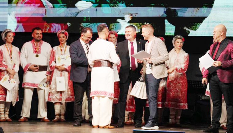 Aniversare emotionanta la Mioveni Plai de Dor 20 ani