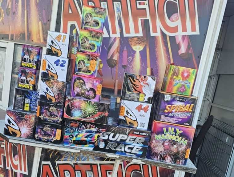 Arges Petarde confiscate de jandarmi in Calinesti