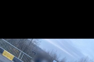 Autoturism rasturnat a blocat circulatia la Lunca Corbului