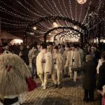 Colindatori la parada in Pitestii Spectacol in Piata