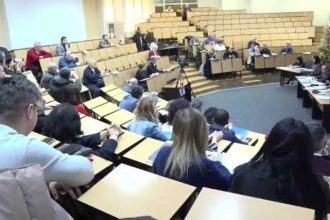 Contre intre consilierii PSD si PNL pe taxe