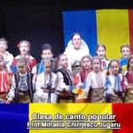 Copiii de la Centrul Cultural Mioveni in costume populare de Ziua Nationala