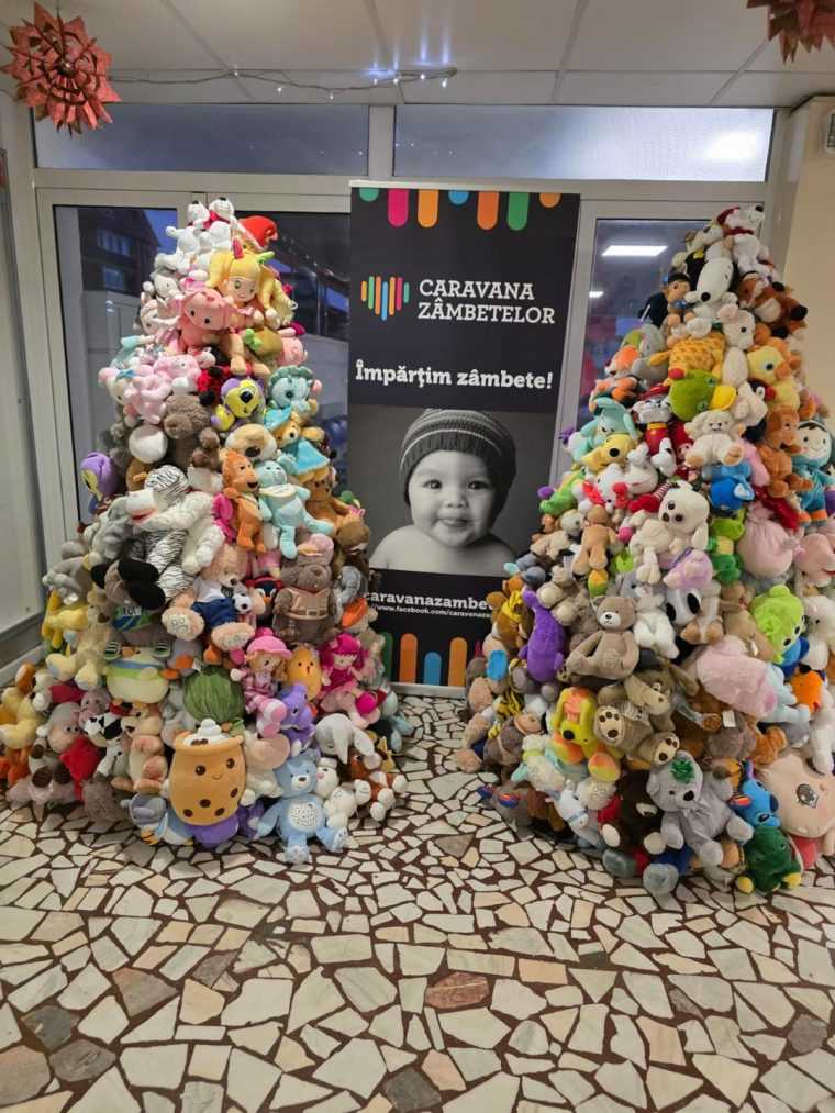 Cresa Pitesti si Caravana Zambetelor alaturi de copii