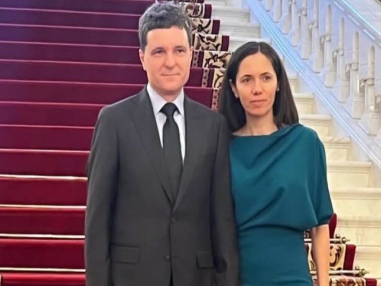 De ce concubina lui Nicusor Dan nu a votat