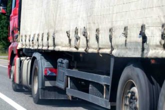 De la 1 ianuarie 2026 transportatorii romani nu vor circula pe un drum important din Ungaria