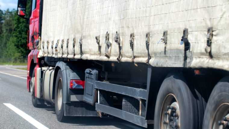 De la 1 ianuarie 2026 transportatorii romani nu vor circula pe un drum important din Ungaria