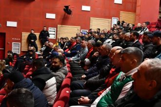 Detinutii de la Mioveni au donat 7500 lei copiilor