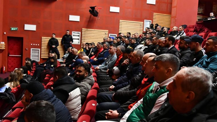 Detinutii de la Mioveni au donat 7500 lei copiilor