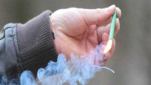 Doi copii de 8 si 11 ani raniti cu o petarda