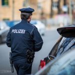 Doua tinere atacate de un roman in tramvai