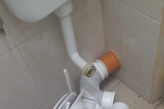 Elevii au distrus toaleta Filarmonicii Pitesti