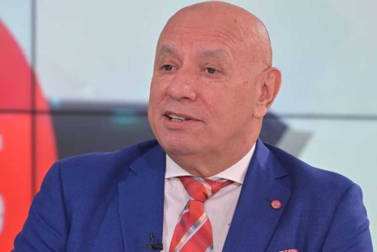 Fostul fotbalist al Craiovei Aurel Ticleanu a actionat Casa de Pensii in instanta