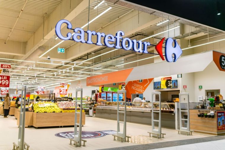 Fratii Paval de la Dedeman negociaza preluarea Carrefour Romania