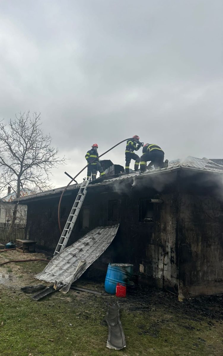 I a ars acoperisul casei din cauza unui cablu electric defect