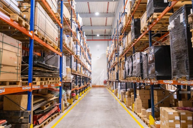 Inteligena artificial transform logistica investiii mari n depozite inteligente