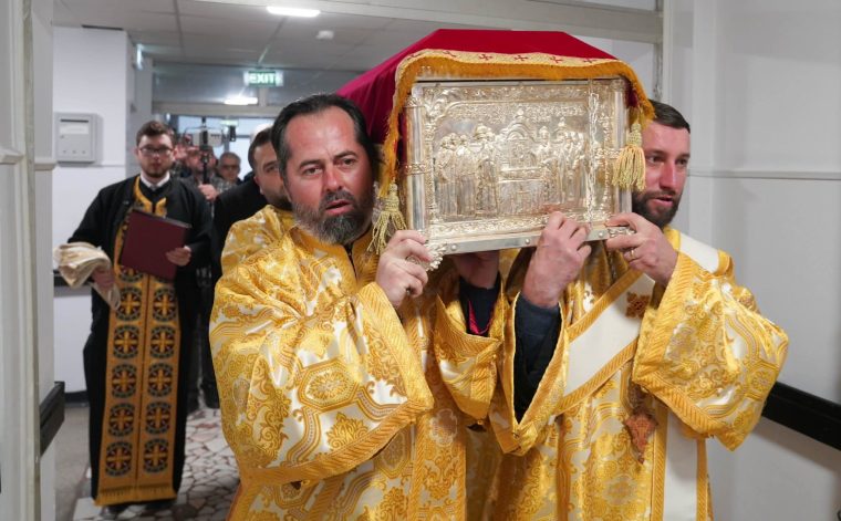 Moastele Sfintei Filofteia aduse la Spitalul Municipal Curtea de Arges