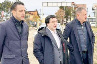 Mos Craciun a venit la Pitesti cu vesti