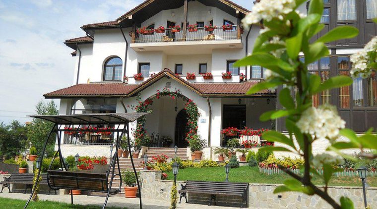 NU RATAI Ofertele de Crciun la Pensiunea Casa Domneasca Hotel Valea cu Pesti