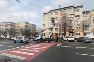 Nou la Mioveni Semafor cu buton pe Dacia