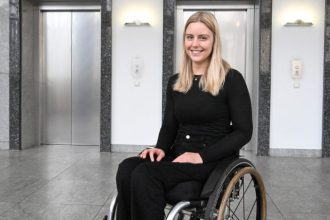 O femeie paralizata partial calatoreste in spatiu