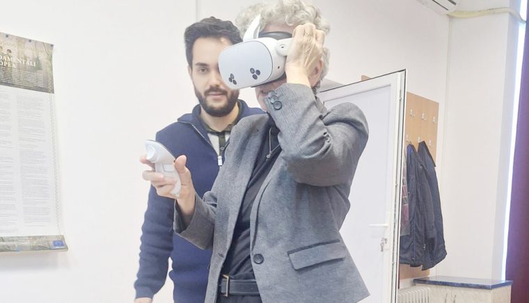 Paraclisul Centrului Universitar Pitesti vizionat cu VR