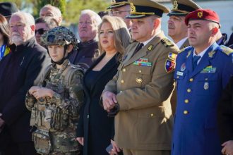 Piteshti Defilare si exercitiu militar in Piata Milea