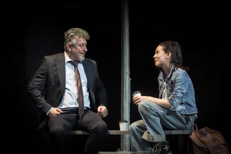 Piteshti O tanara cu geamantan si visuri peste ocean