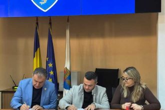 Pitesti Sau semnate contractele pentru reabilitarea salilor de sport