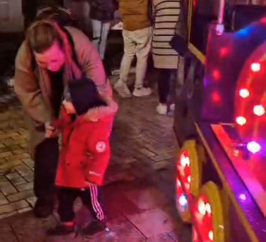 Politia Pitesti investigheaza accidentul cu trenuletul electric