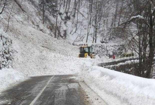 Politia a intervenit Au intrat cu masina pe un sector inchis de Transfagarasan