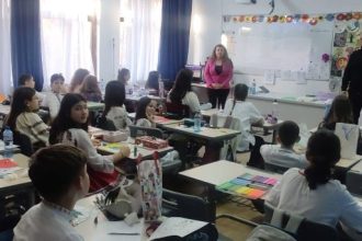 Politistii locali din Pitesti alaturi de elevi in Scoala Altfel