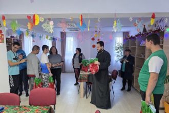 Preotii Paraclisului din Pitesti ajuta copiii cu nevoi speciale
