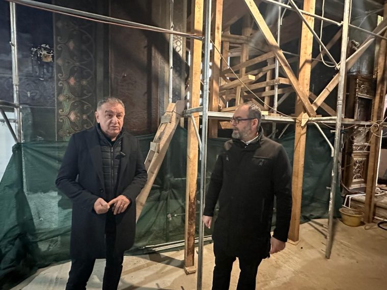 Primarul Gentea a vizitat santierul celei mai vechi biserici din Pitesti unde s au descoperit 200 de schelete