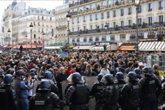 Proteste masive in Franta Scoi si trenuri blocate