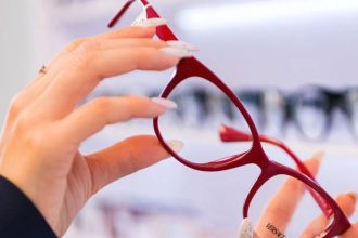 SINDICATUL SIPA Muntenia cere directorilor sa deconteze ochelarii profesorilor