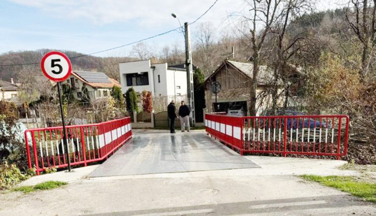 Sa reabilitat un pod in Stefanesti