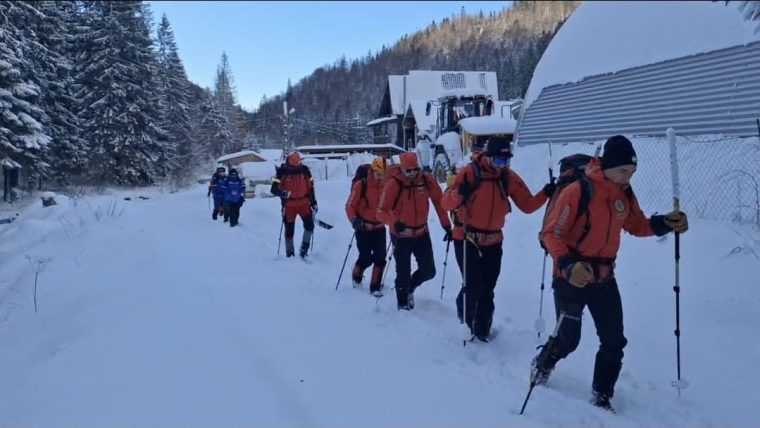 Salvamontistii cauta turistii blocati la Refugiul Calzun