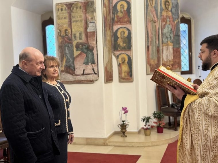 Sarbatore in familia lui Traian Basescu 50 de ani de casnicie