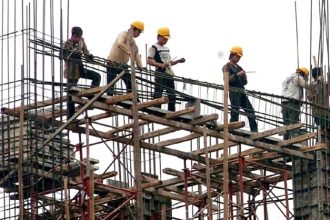 Scandal pe piata muncii OUG pentru lucratori straini acuzat