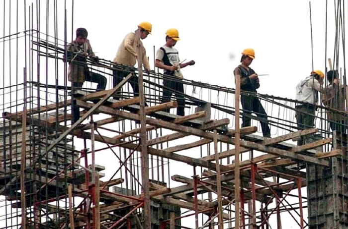 Scandal pe piata muncii OUG pentru lucratori straini acuzat