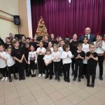 Stefanesti Mos Nicolae Velcea a oferit cadouri