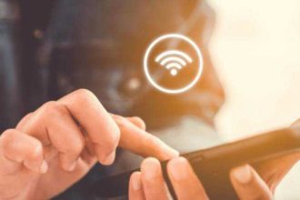 Studiu 11 din romanii peste 55 de ani nu folosesc internetul