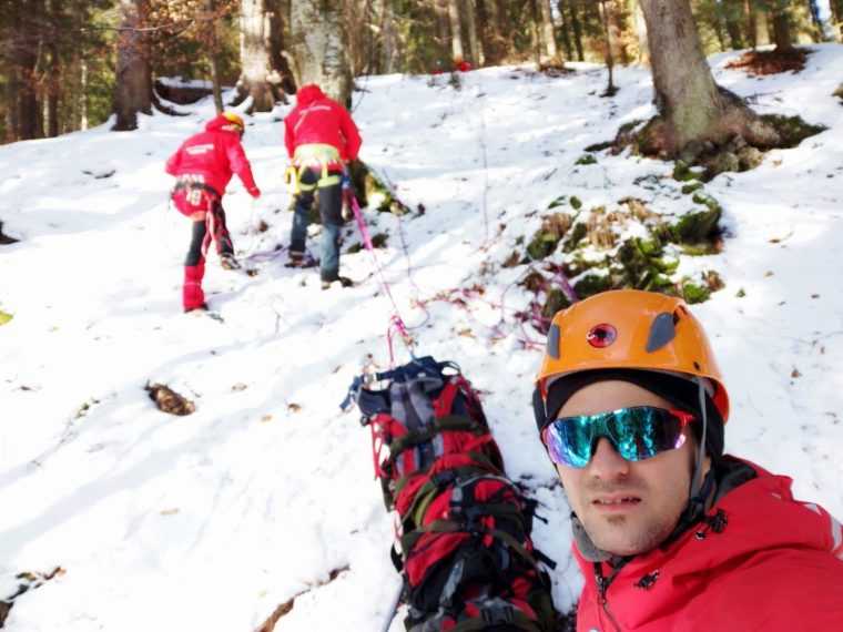 Turisti salvati de la Voina cu ambulanta