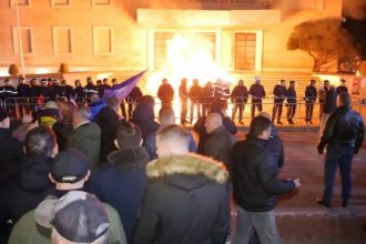 Violene la Tirana dupa inculparea vicepremierului pentru coruptie