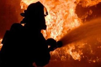 incendiu stins de pompieri la pitesti in revelion