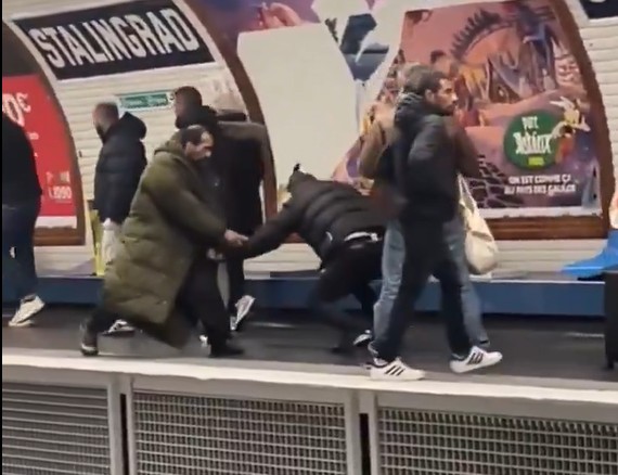 incident violent in metroul din paris un fenomen online