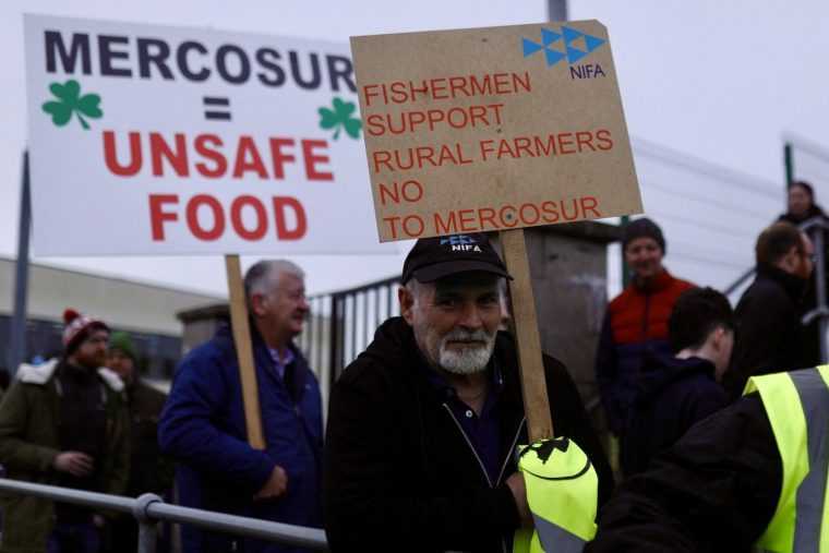 200 de fermieri romani iau parte la protestul de la Bruxelles impotriva acordului UE Mercosur