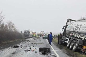 400 de suporteri greci au ajuns la spitalul din Lugoj unde au fost adusi supravietuitorii accidentului rutier in care si au pierdut viata 7 persoane